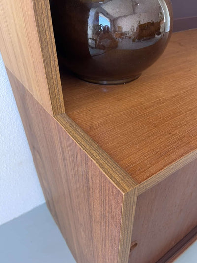 
                  
                    Hoge Deense wandkast - LOUI.STORE
                  
                