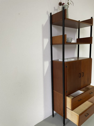 
                  
                    Hoge wandkast - LOUI.STORE
                  
                