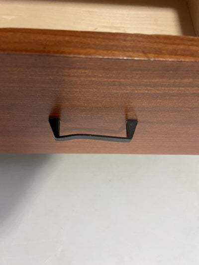 
                  
                    Hoge wandkast - LOUI.STORE
                  
                