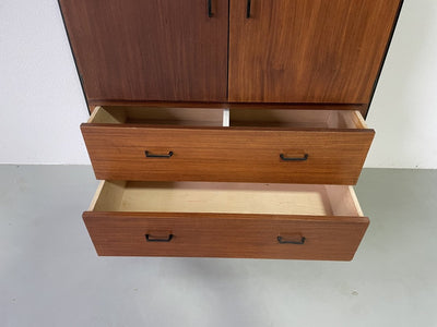 
                  
                    Hoge wandkast - LOUI.STORE
                  
                