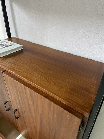 
                  
                    Hoge wandkast - LOUI.STORE
                  
                