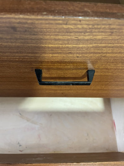 
                  
                    Hoge wandkast - LOUI.STORE
                  
                