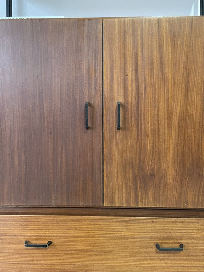 
                  
                    Hoge wandkast - LOUI.STORE
                  
                