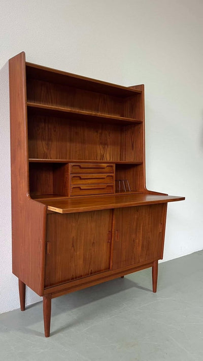 
                  
                    Hoog secretaire teak Brdr Larsens - LOUI.STORE
                  
                