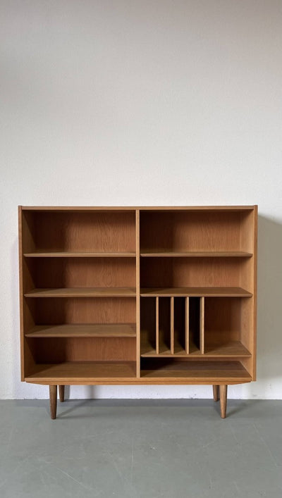 
                  
                    Hundevad boekenkast lp vak - LOUI.STORE
                  
                