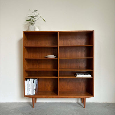 
                  
                    Hundevad boekenkast teak XL - LOUI.STORE
                  
                