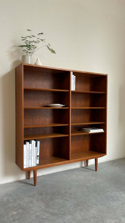 Hundevad boekenkast teak XL - LOUI.STORE