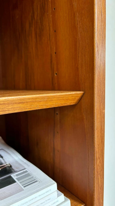 
                  
                    Hundevad boekenkast teak XL - LOUI.STORE
                  
                