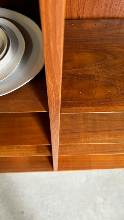 
                  
                    Hundevad boekenkast teak XL - LOUI.STORE
                  
                