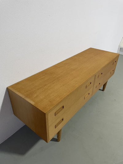 
                  
                    Hundevad dubbele ladekast - LOUI.STORE
                  
                