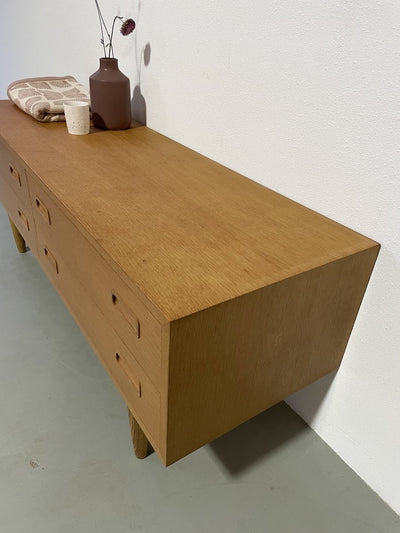 
                  
                    Hundevad dubbele ladekast - LOUI.STORE
                  
                