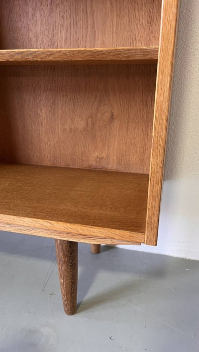 
                  
                    Hundevad kleine boekenkast - LOUI.STORE
                  
                