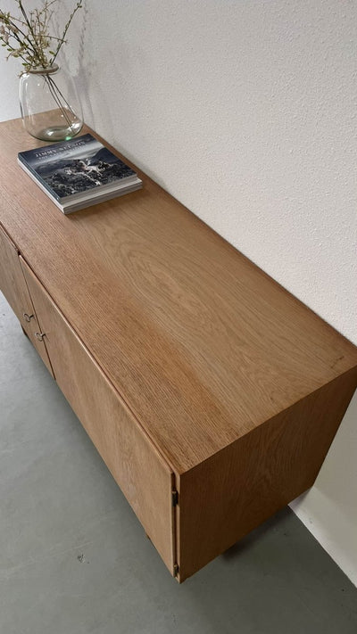 
                  
                    Hundevad sideboard in eiken - LOUI.STORE
                  
                