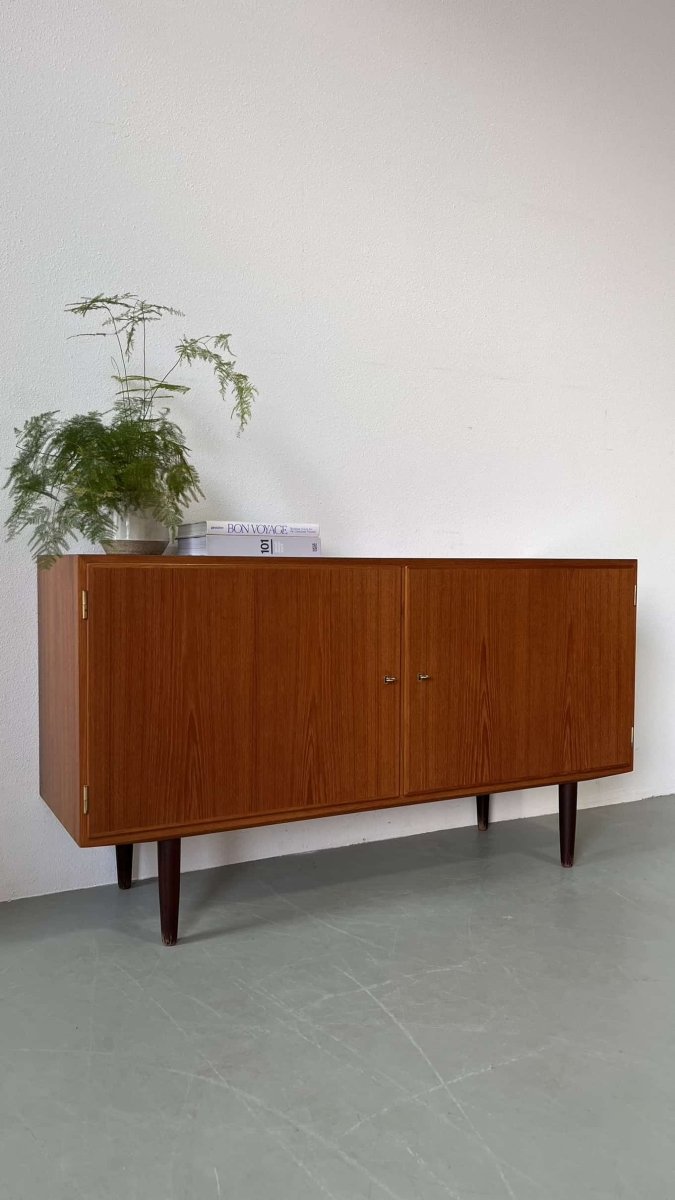 
                  
                    Hundevad sideboard teak - LOUI.STORE
                  
                