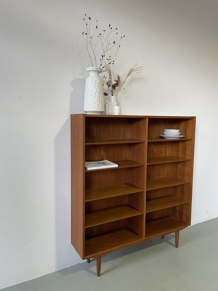 
                  
                    Hundevad teak boekenkast - LOUI.STORE
                  
                