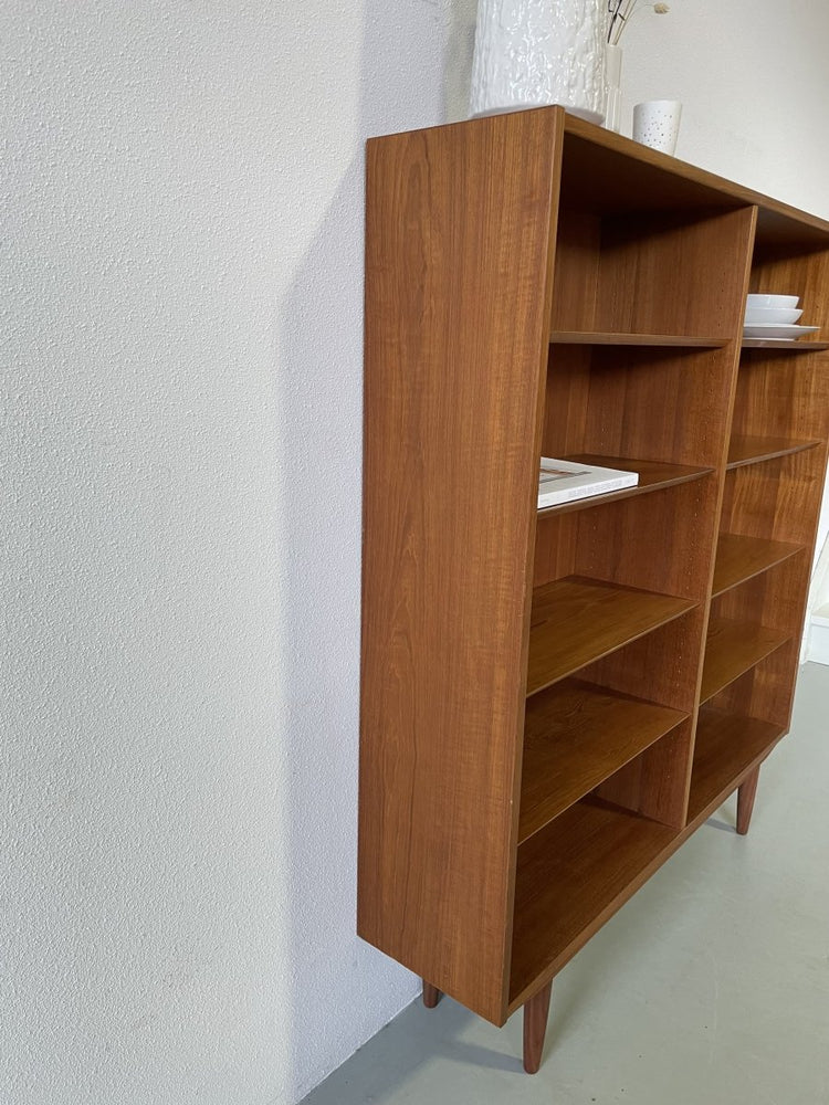 
                  
                    Hundevad teak boekenkast - LOUI.STORE
                  
                