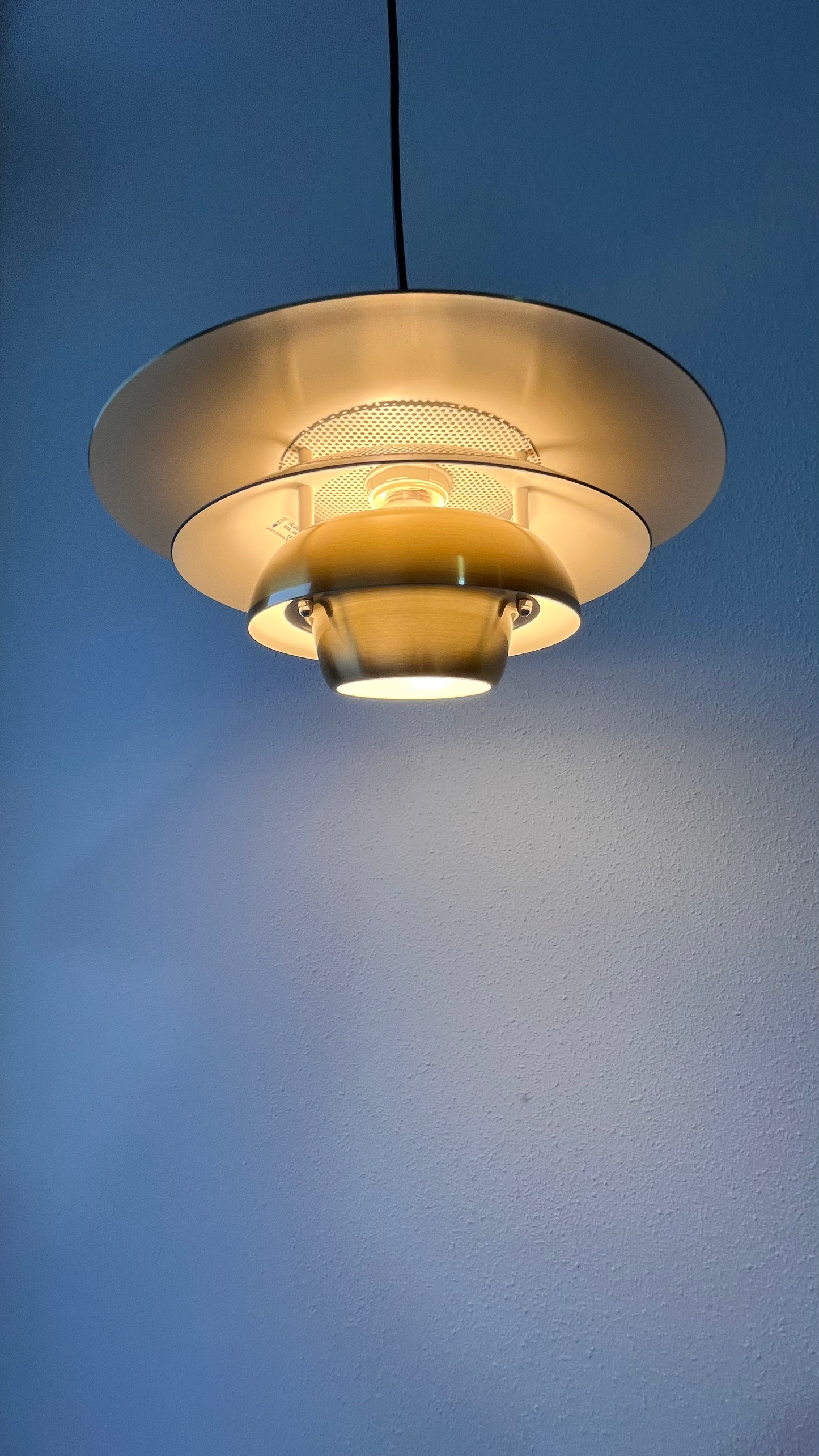 
                  
                    Verona messing lamp
                  
                