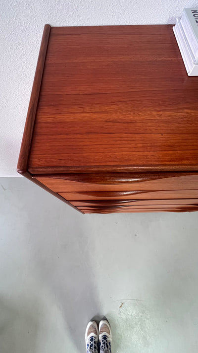 
                  
                    Grote ladekast 6* teak
                  
                