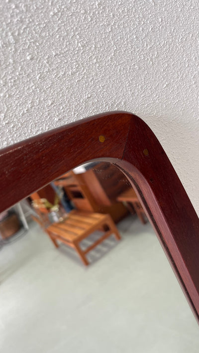 
                  
                    Teak spiegel messing details
                  
                