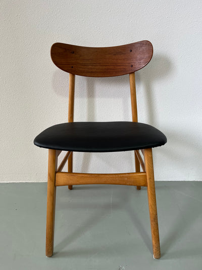 
                  
                    Vintage Deense stoelen teak skai 
                  
                