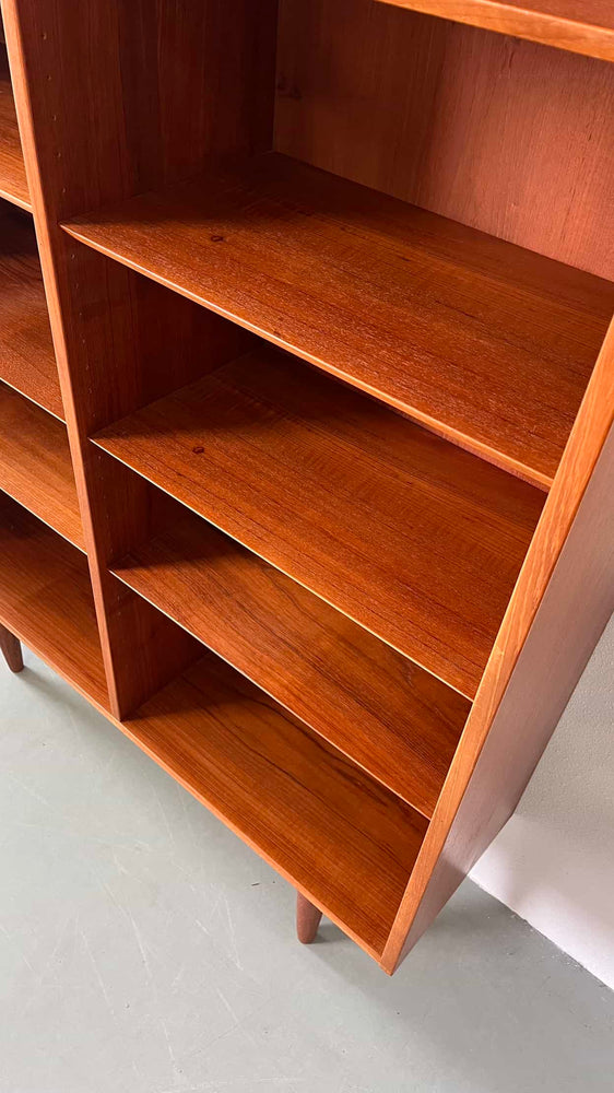 
                  
                    Poul Hundevad kast
                  
                