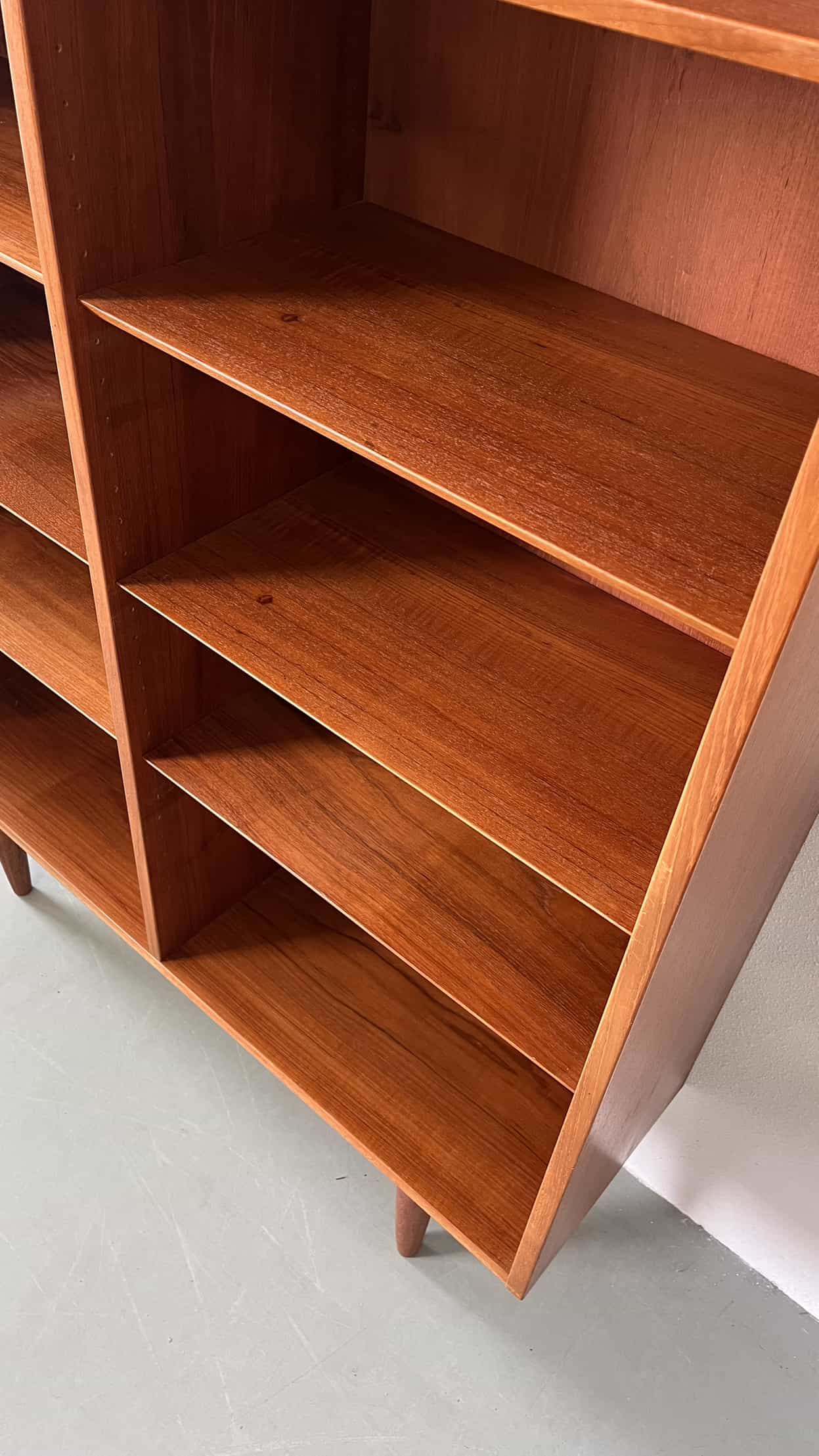 
                  
                    Poul Hundevad kast
                  
                