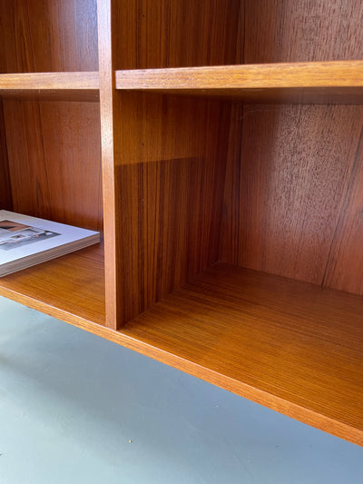 
                  
                    Teak boekenkast
                  
                