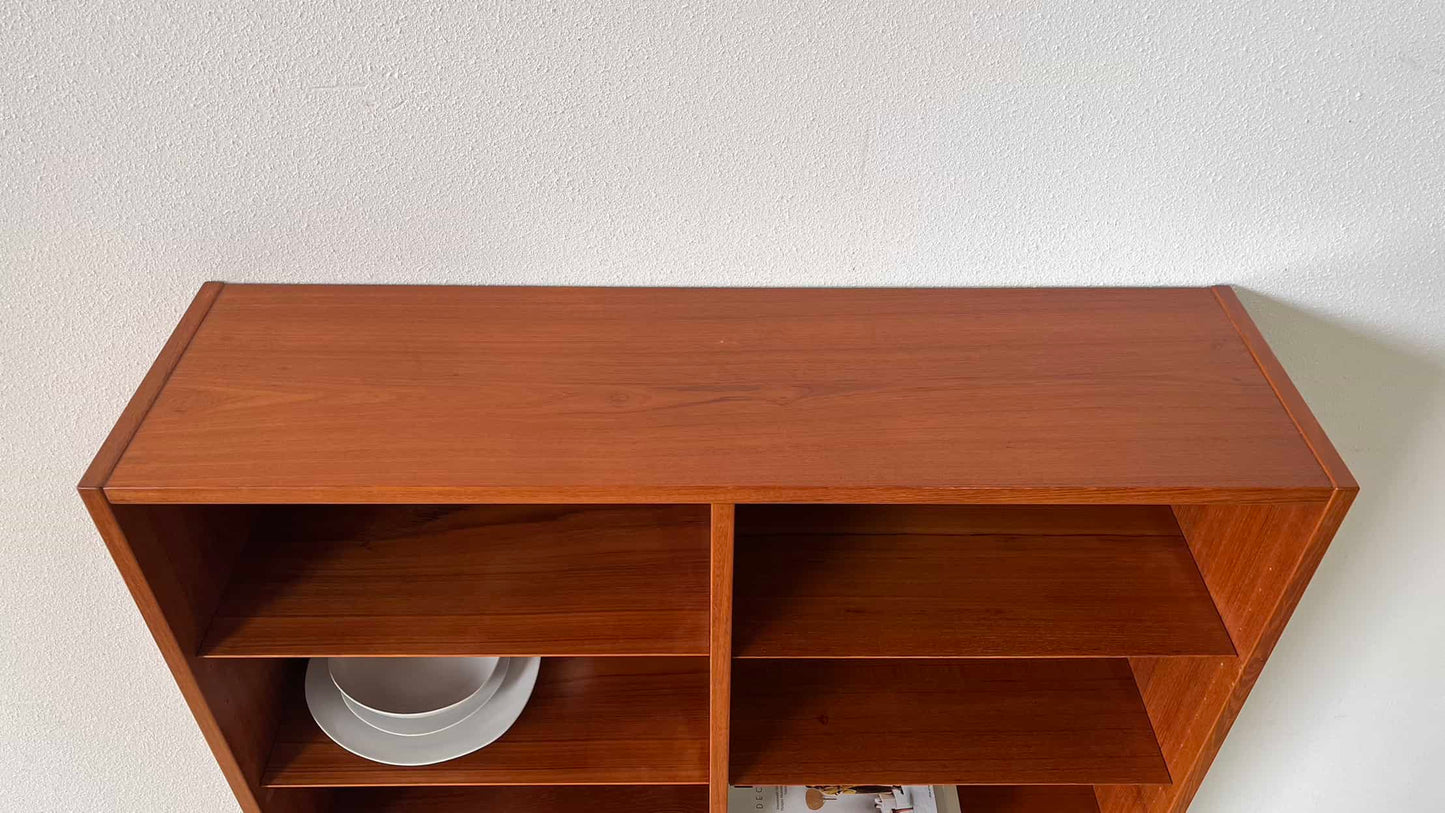 
                  
                    Poul Hundevad kast
                  
                