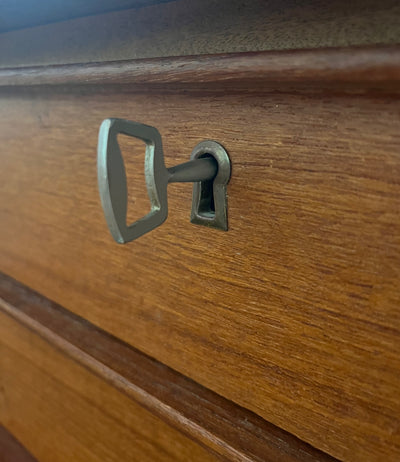 
                  
                    Teak bureau slanke pootjes
                  
                