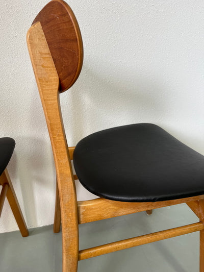 
                  
                    Vintage Deense stoelen teak skai 
                  
                
