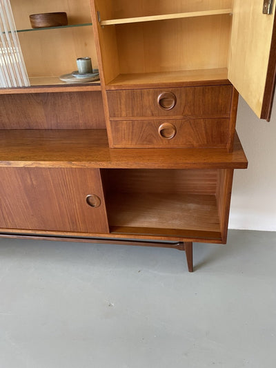 
                  
                    Jaren ‘50 highboard - buffetkast - LOUI.STORE
                  
                