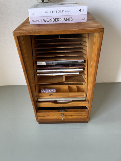 
                  
                    Jaren ‘50 roldeurkast - LOUI.STORE
                  
                