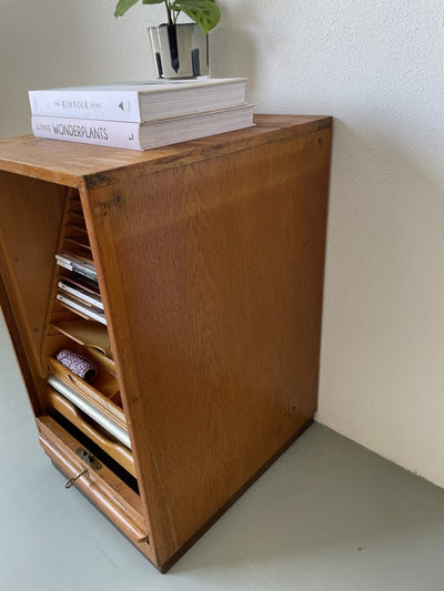
                  
                    Jaren ‘50 roldeurkast - LOUI.STORE
                  
                