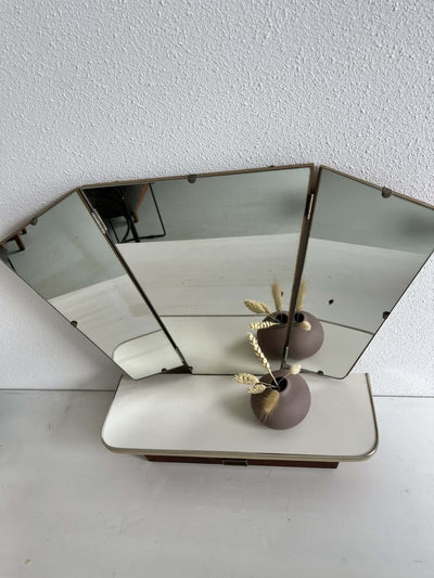 
                  
                    Jaren ‘60 wand-kaptafeltje - LOUI.STORE
                  
                