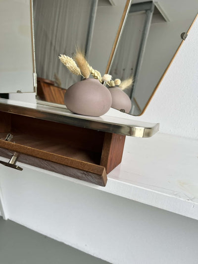 
                  
                    Jaren ‘60 wand-kaptafeltje - LOUI.STORE
                  
                