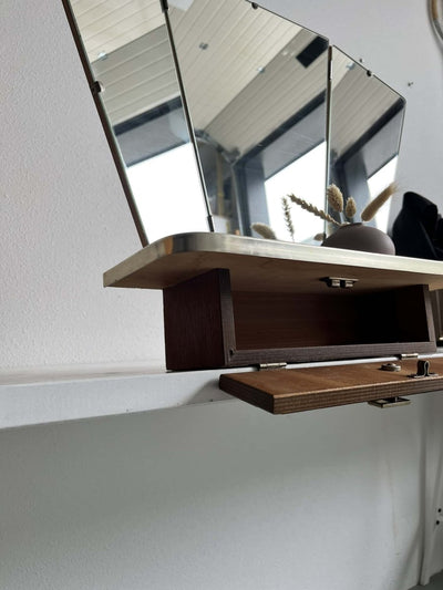 
                  
                    Jaren ‘60 wand-kaptafeltje - LOUI.STORE
                  
                