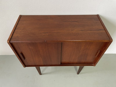 
                  
                    Klein sideboard schuifdeurtjes - LOUI.STORE
                  
                