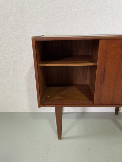 
                  
                    Klein sideboard schuifdeurtjes - LOUI.STORE
                  
                