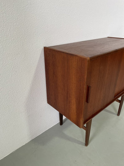 
                  
                    Klein sideboard schuifdeurtjes - LOUI.STORE
                  
                