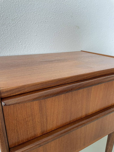 
                  
                    Klein teak ladekastje *2 - LOUI.STORE
                  
                