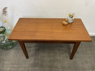 
                  
                    Kleine strakke salontafel - LOUI.STORE
                  
                