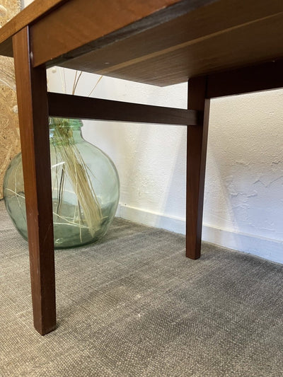 
                  
                    Kleine strakke salontafel - LOUI.STORE
                  
                