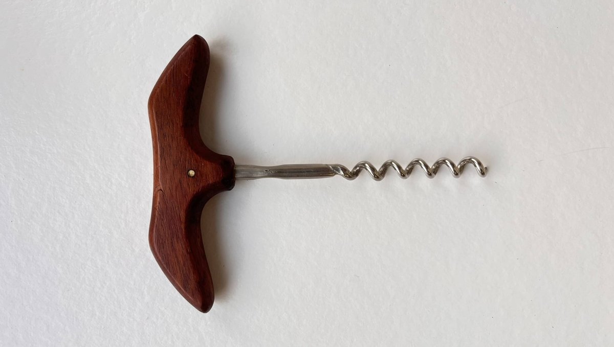 
                  
                    Kurkentrekker teak - LOUI.STORE
                  
                