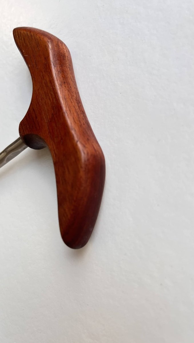 
                  
                    Kurkentrekker teak - LOUI.STORE
                  
                