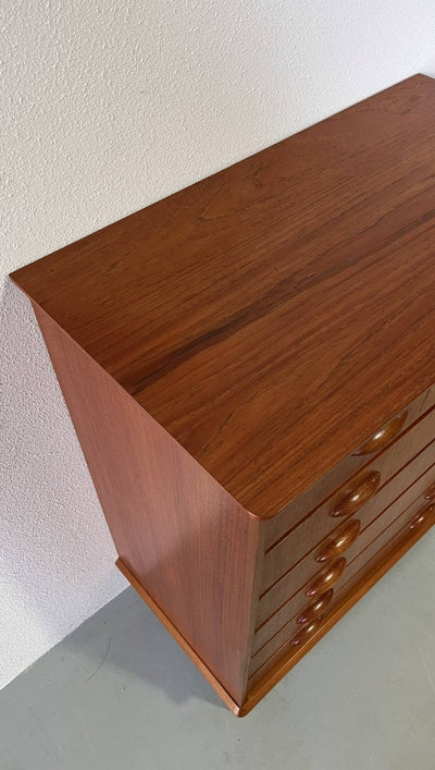 
                  
                    Ladekast *6 ronde greep - LOUI.STORE
                  
                