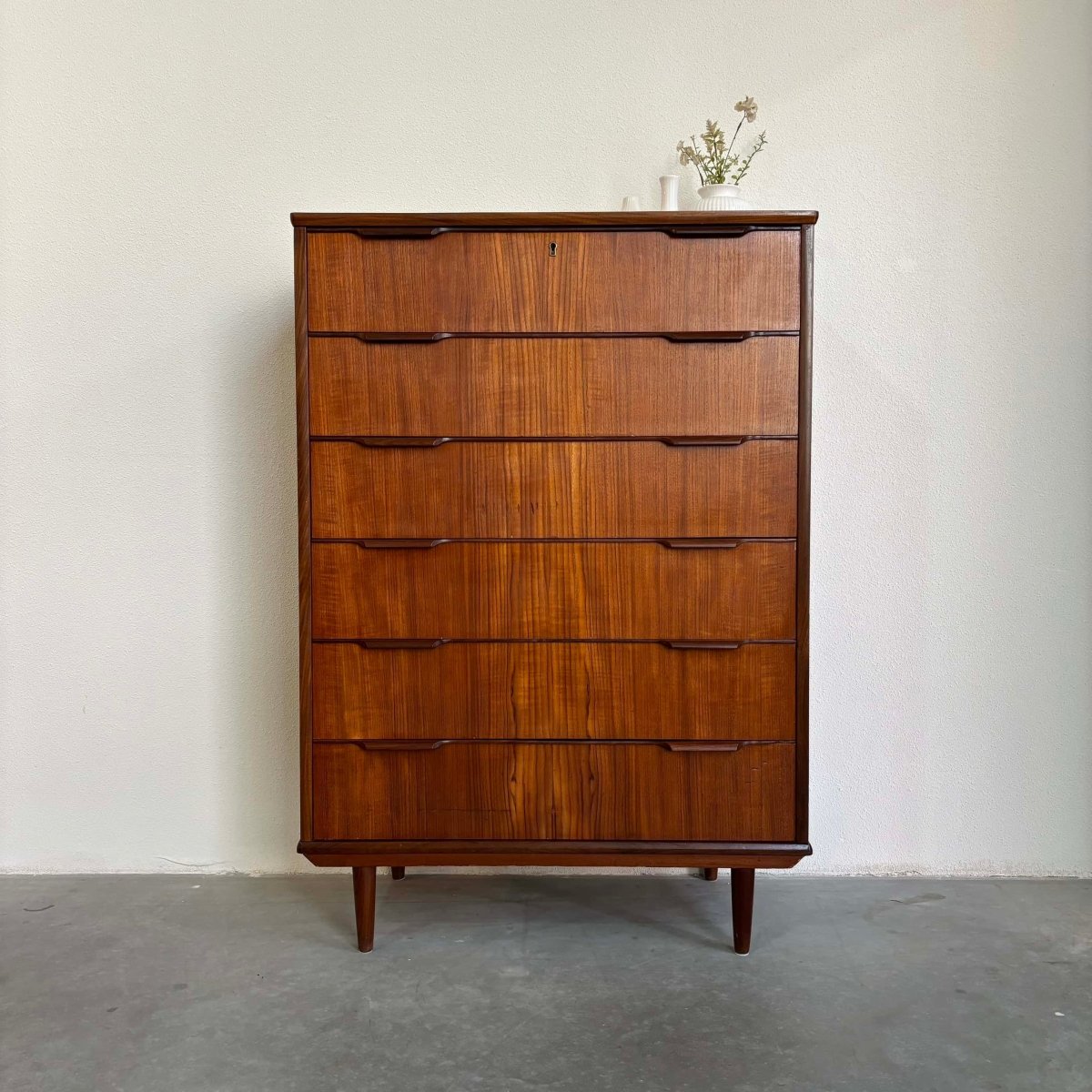 
                  
                    Ladekast *6 teak XL - LOUI.STORE
                  
                