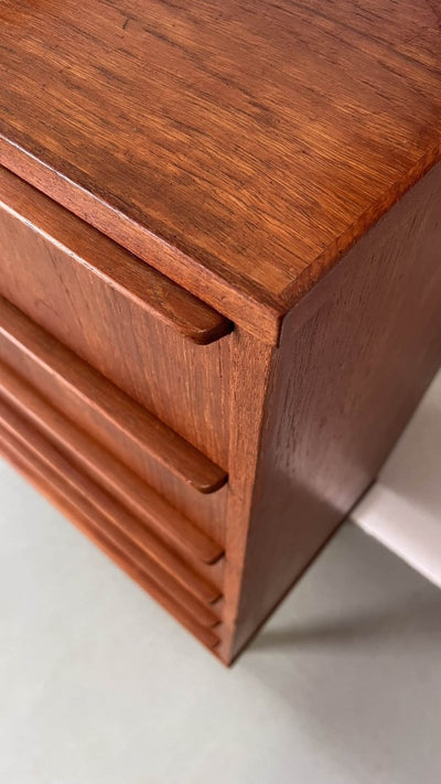 
                  
                    Ladekast *6 teak - LOUI.STORE
                  
                