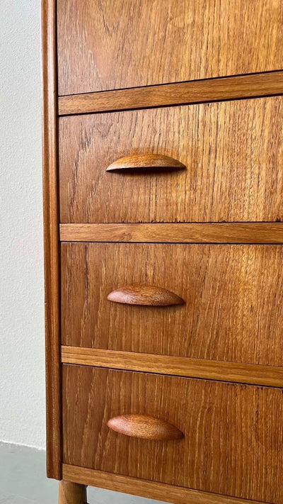 
                  
                    Ladekast + kaptafel in teak - LOUI.STORE
                  
                