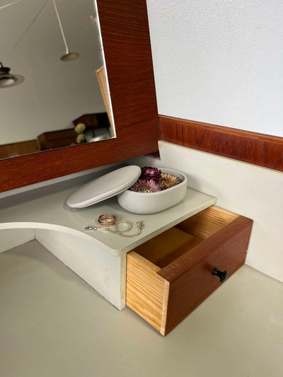 
                  
                    Ladekast + kaptafel in teak - LOUI.STORE
                  
                