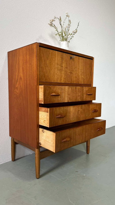 
                  
                    Ladekast + kaptafel in teak - LOUI.STORE
                  
                